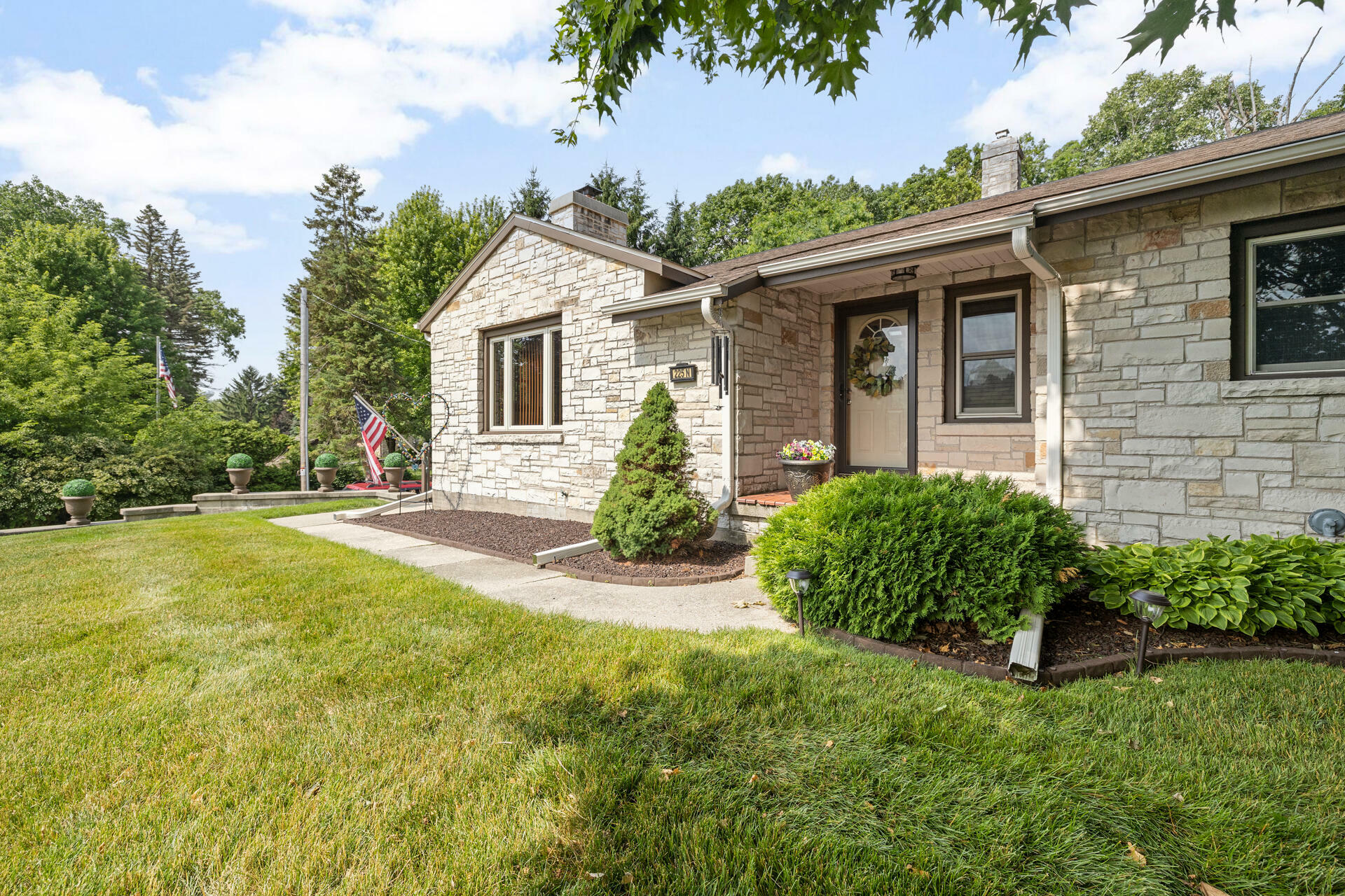 Property Photo: 225 Kettle Moraine Dr WI 53086