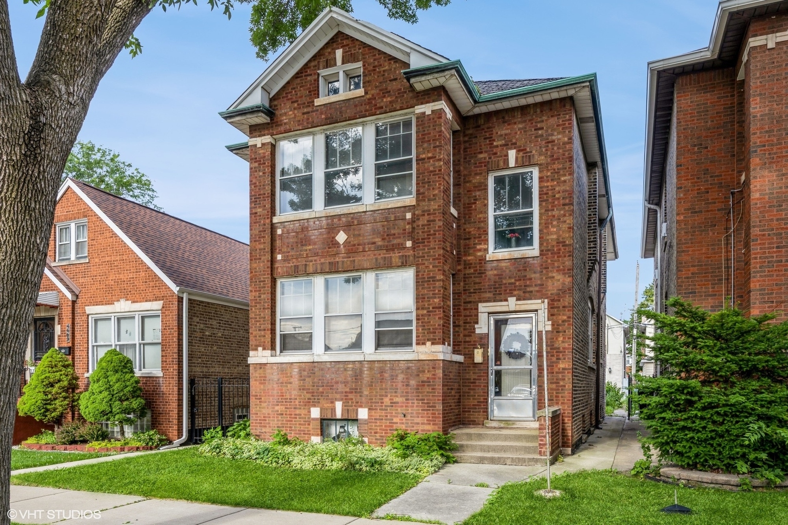Property Photo:  4611 S Trumbull Avenue  IL 60632 
