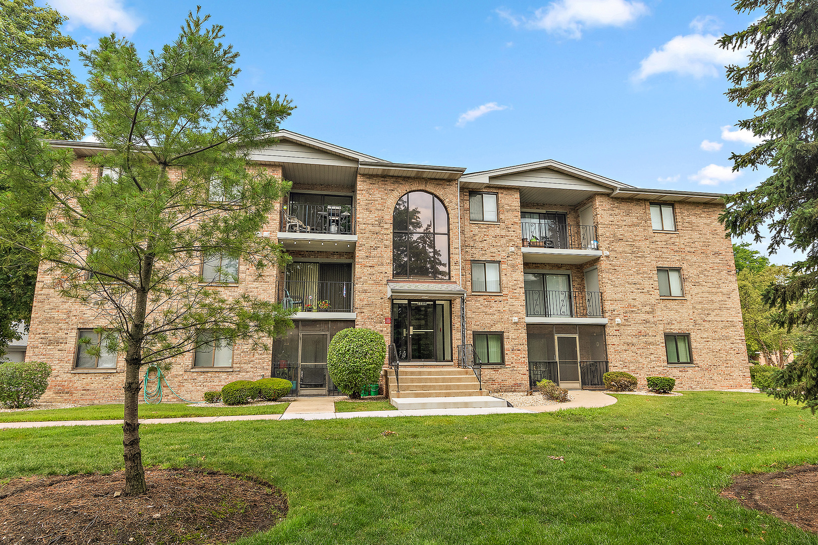 Property Photo:  13308 W Circle Drive 105  IL 60418 
