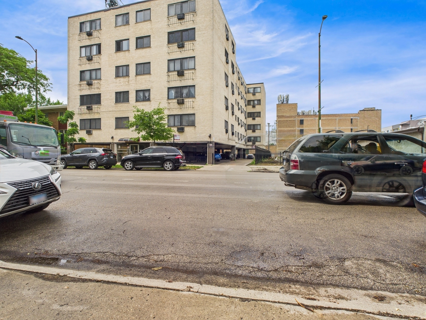 Property Photo: 7540 N Ridge Avenue 2B IL 60645