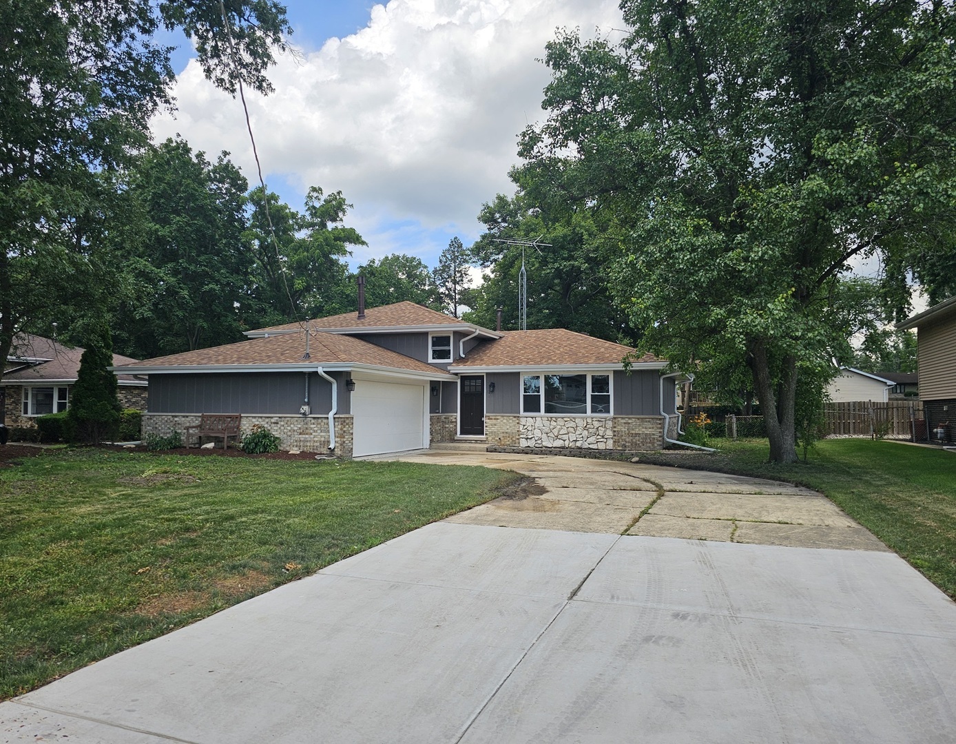 Property Photo: 125 Kimber Drive IL 60451