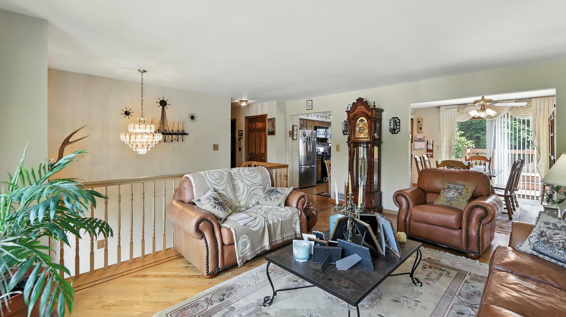 Property Photo: 953 W Surrey Road IL 60101