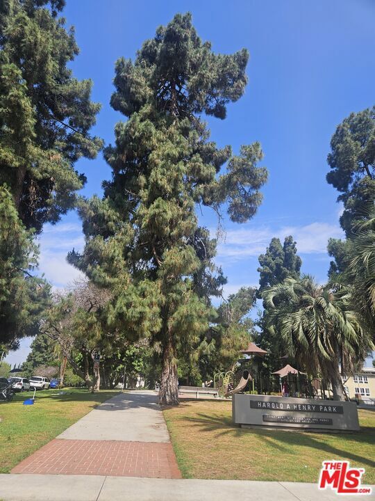 Property Photo: 854 1/2 S Plymouth Boulevard CA 90005