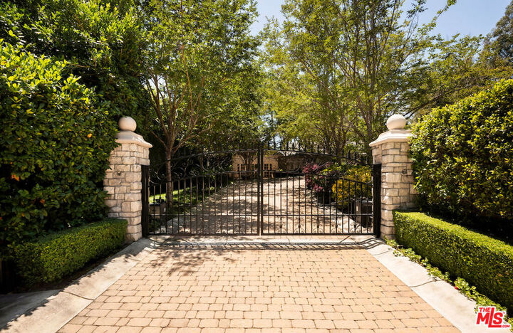 9996 Sunset Boulevard  Beverly Hills CA 90210 photo
