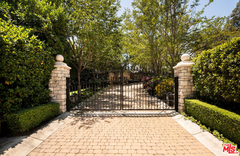 Property Photo:  9996 Sunset Boulevard  CA 90210 