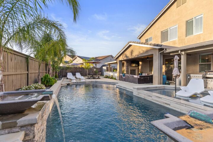 Property Photo:  509 Carver Court  CA 95747 