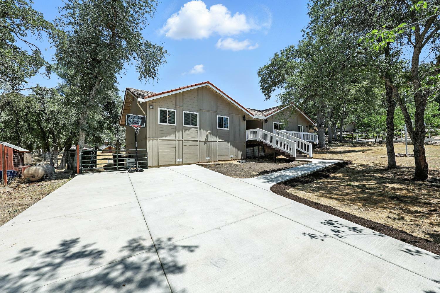 Property Photo: 21280 Greentree Lane CA 95370