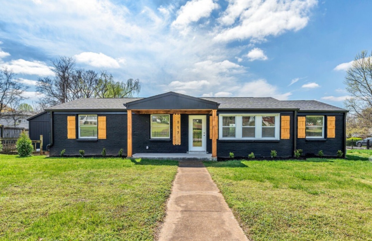 Property Photo: 317 Rosebank Ave TN 37206