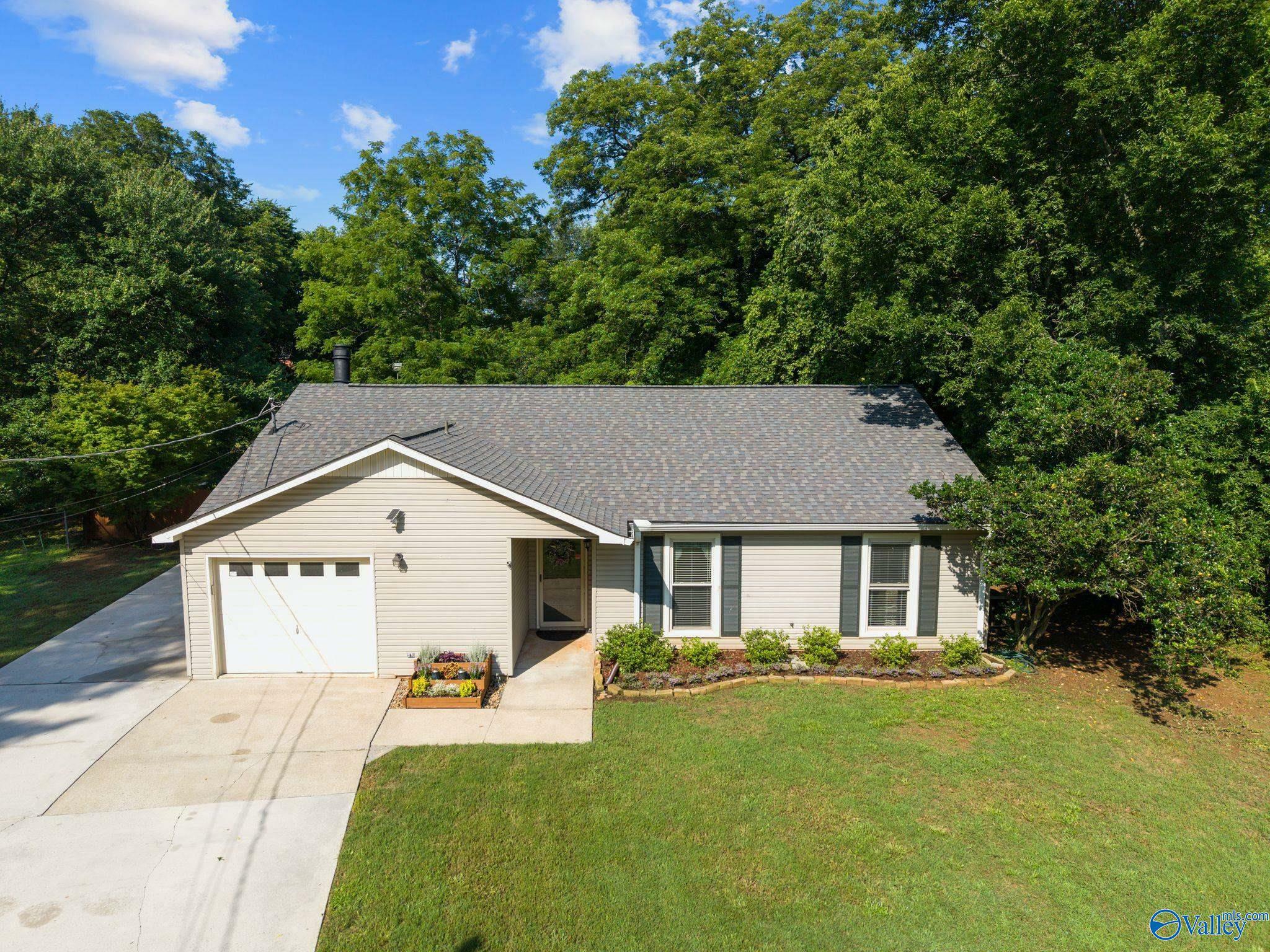Property Photo: 1112 Club View Drive AL 35816
