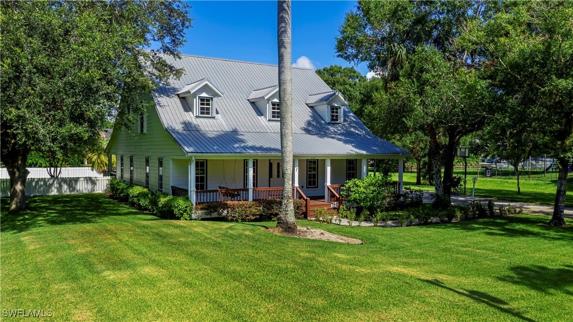 Property Photo: 202 N Cypress Street FL 33935