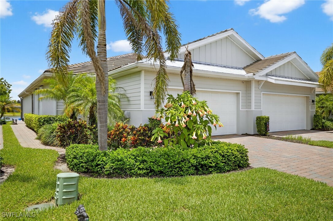 Property Photo: 14803 Edgewater Circle FL 34114