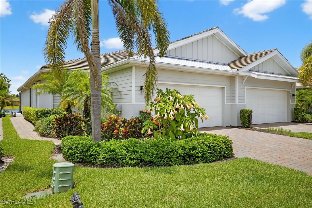 Property Photo: 14803 Edgewater Circle FL 34114