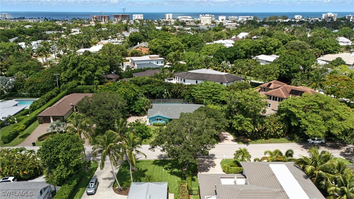 Property Photo:  1809 Alamanda Drive  FL 34102 