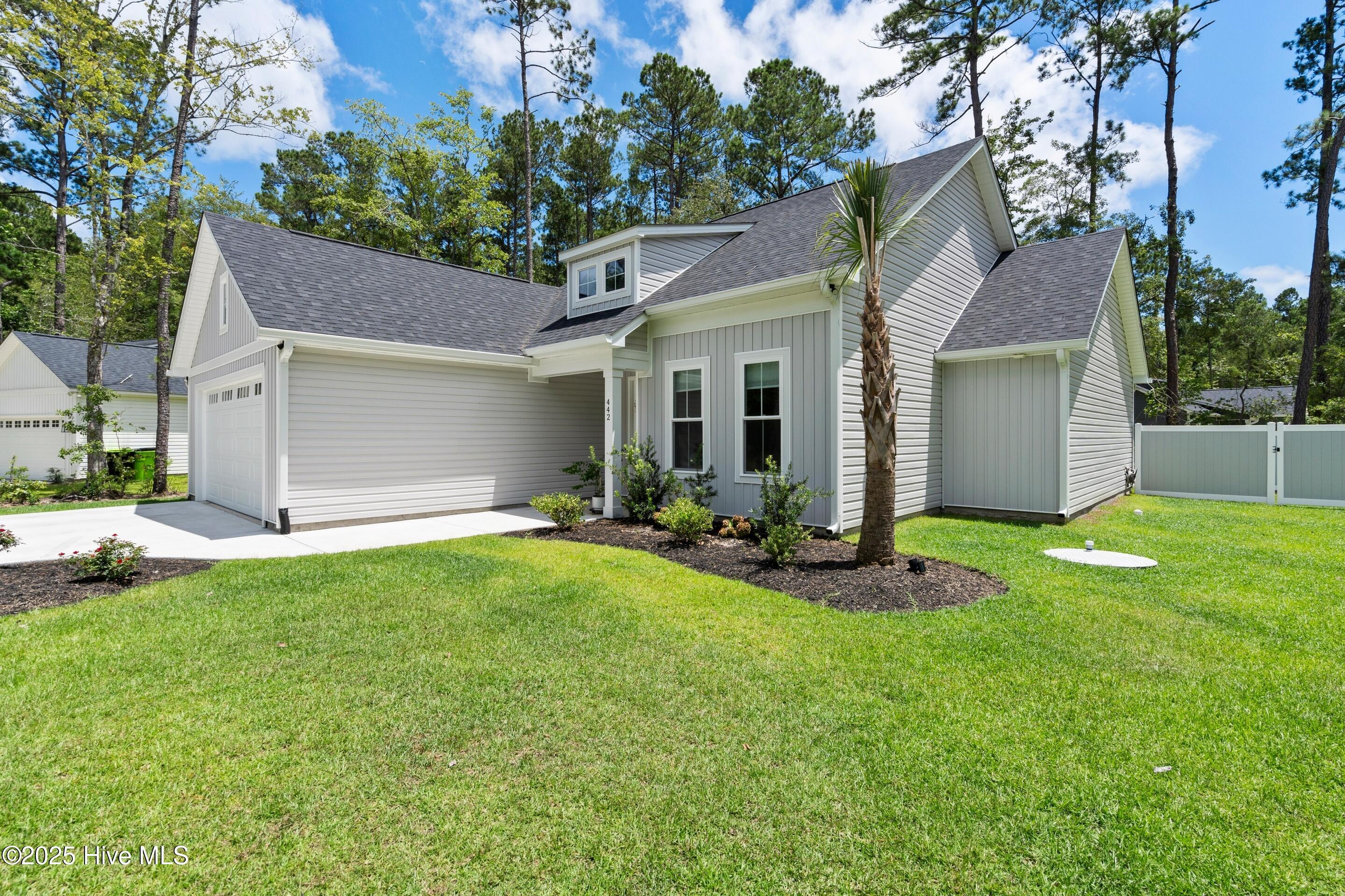Property Photo: 442 Sandlewood Drive NW NC 28467