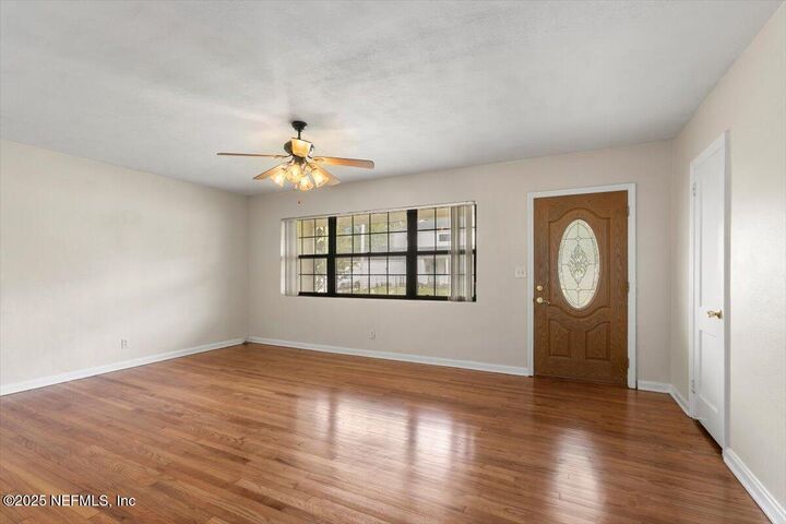 Property Photo: 4356 Demedici Avenue FL 32210