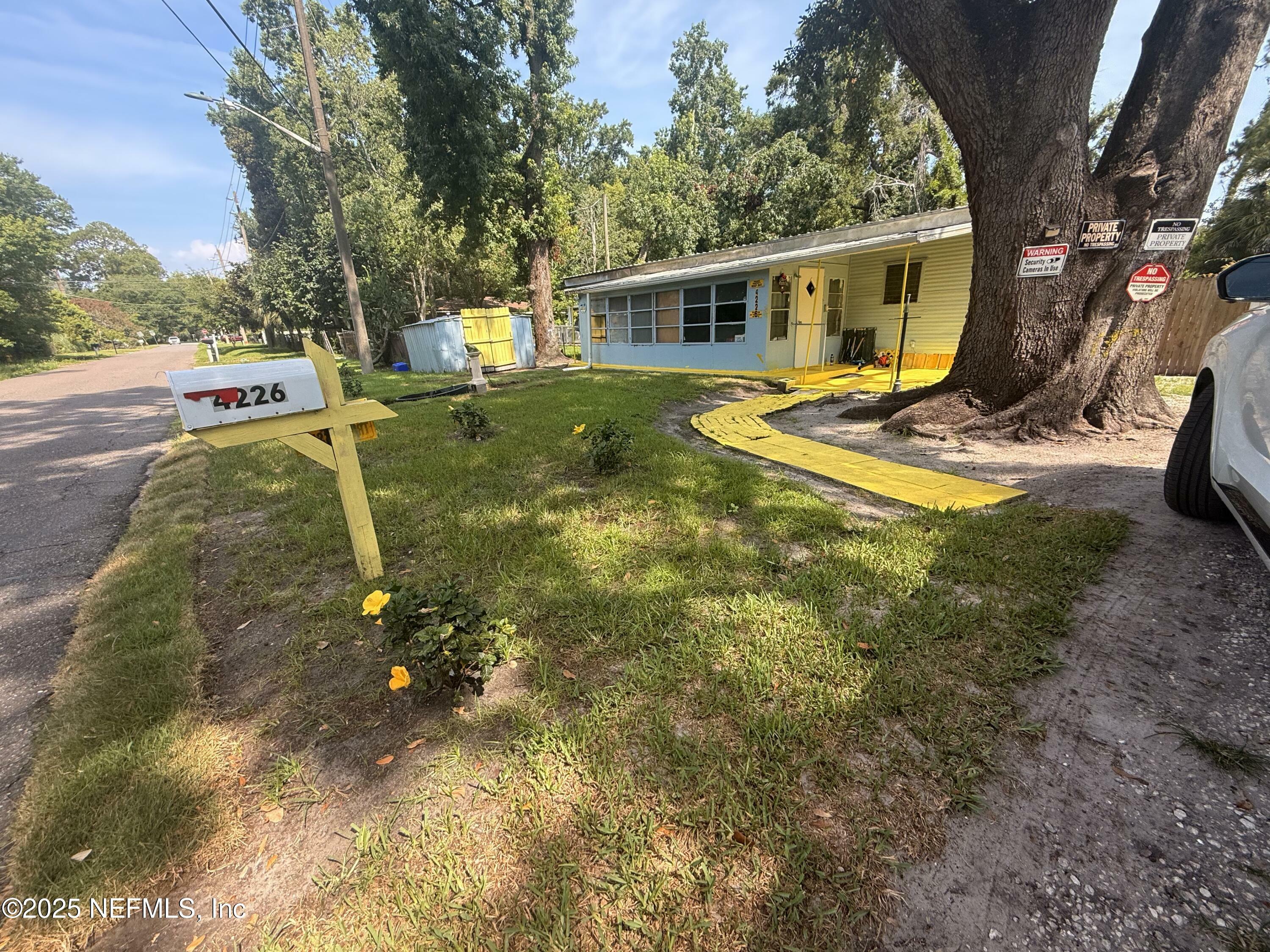 Property Photo: 4226 Hudnall Road FL 32207