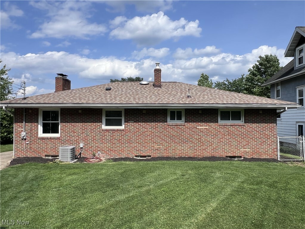 Property Photo: 1760 Glenmount Avenue OH 44301