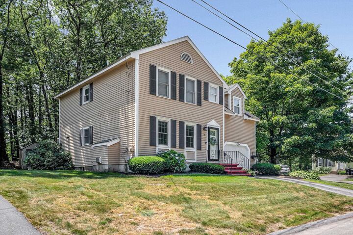 Property Photo: 14 Beaujolais Drive NH 03062