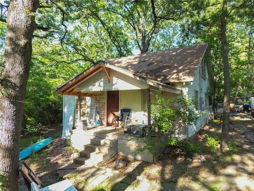 Property Photo:  290 W 22nd Street  AR 72701 