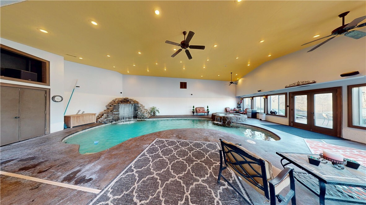 Property Photo: 8271 S Lakeshore Drive AR 72756