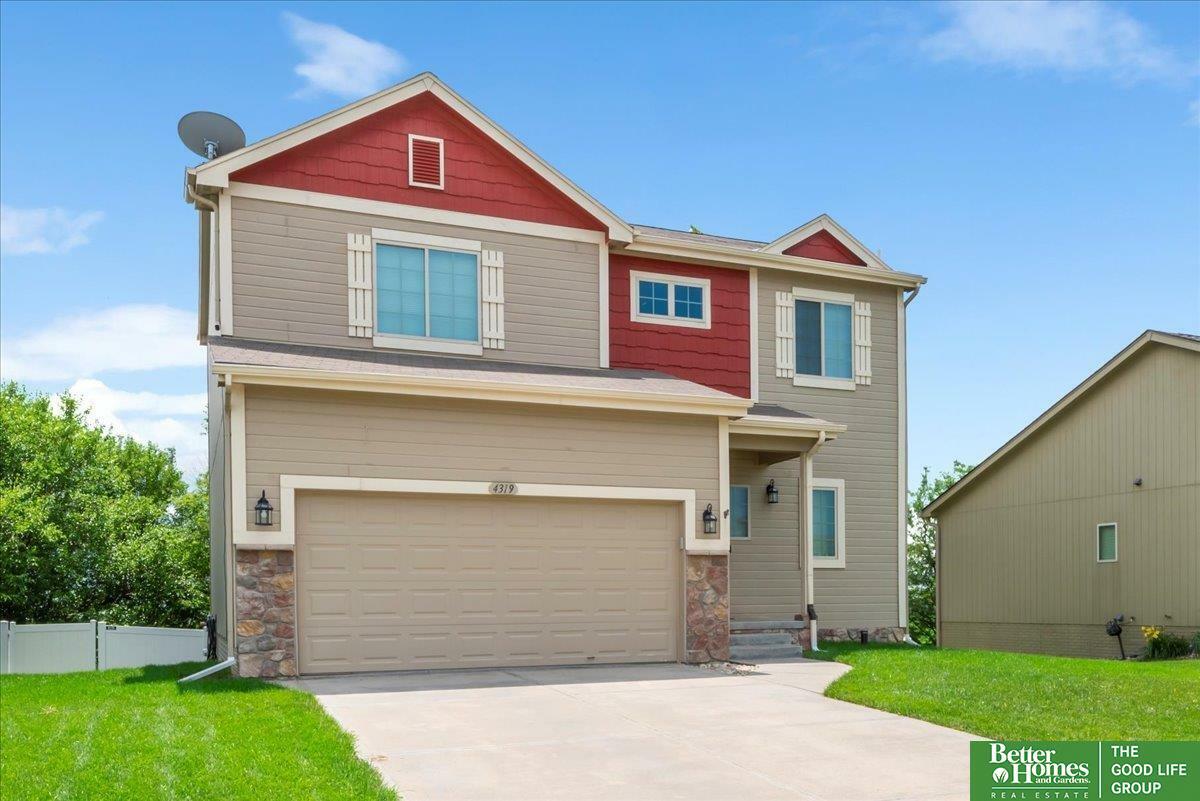 Property Photo: 4319 Waterford Avenue NE 68123
