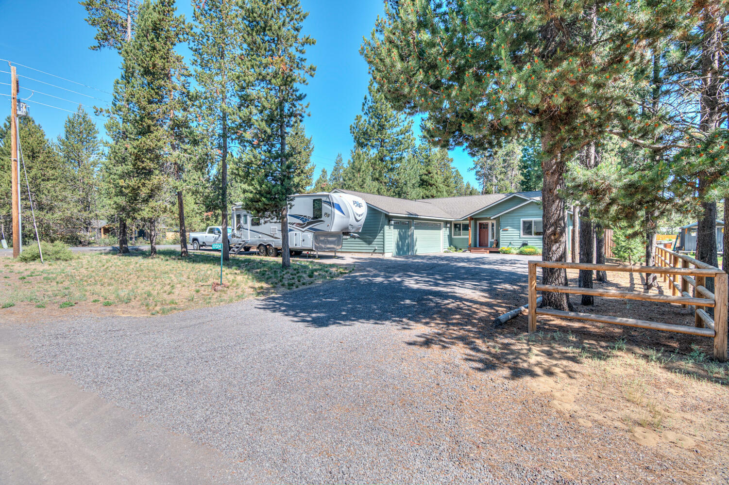 Property Photo: 17024 Kingsburg Road OR 97707