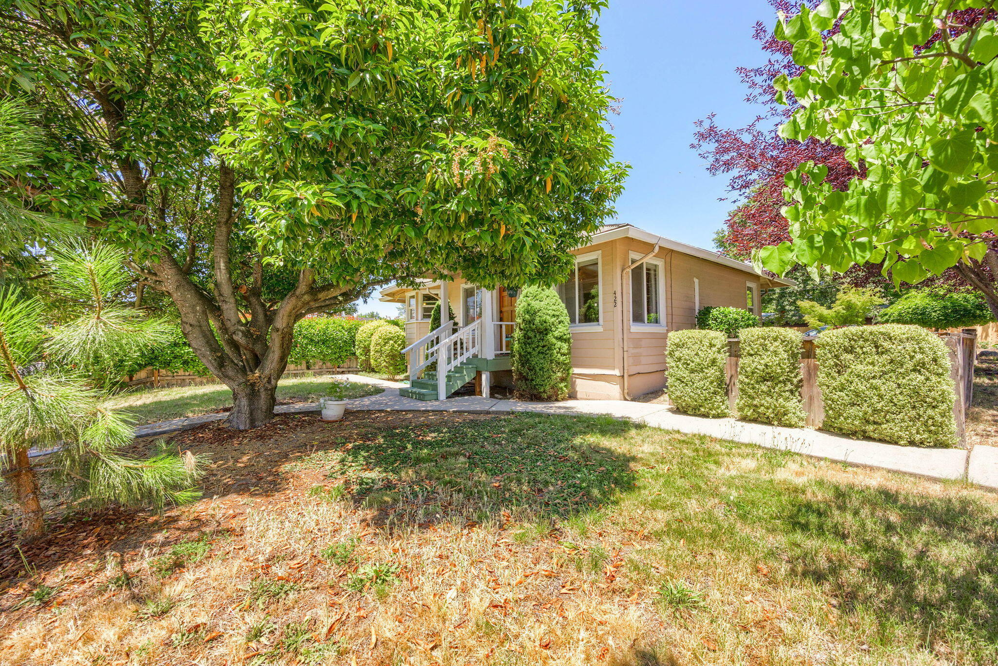 Property Photo: 422 SE M Street OR 97526