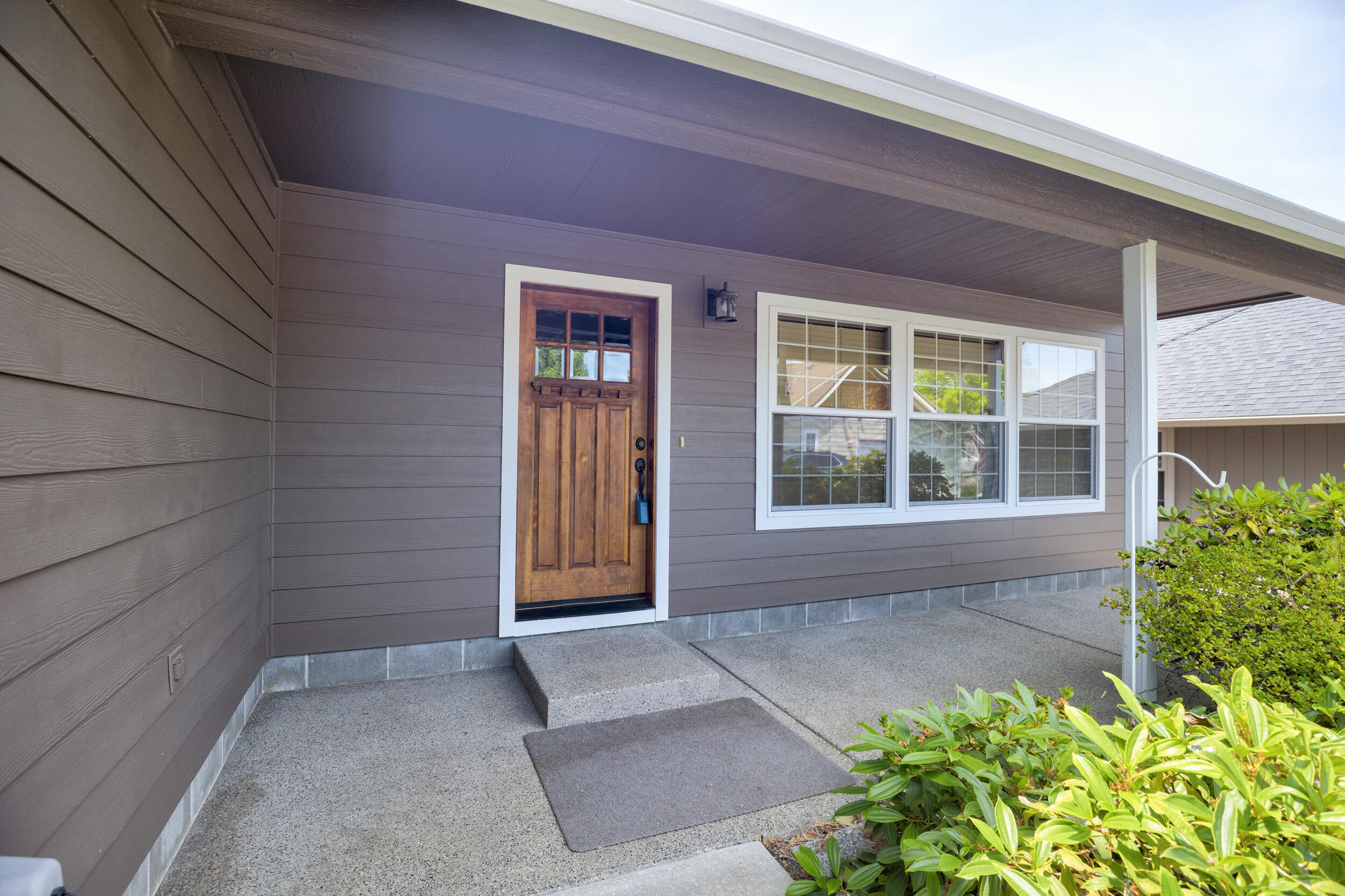 Property Photo:  189 SE Yorktown Road  OR 97527 