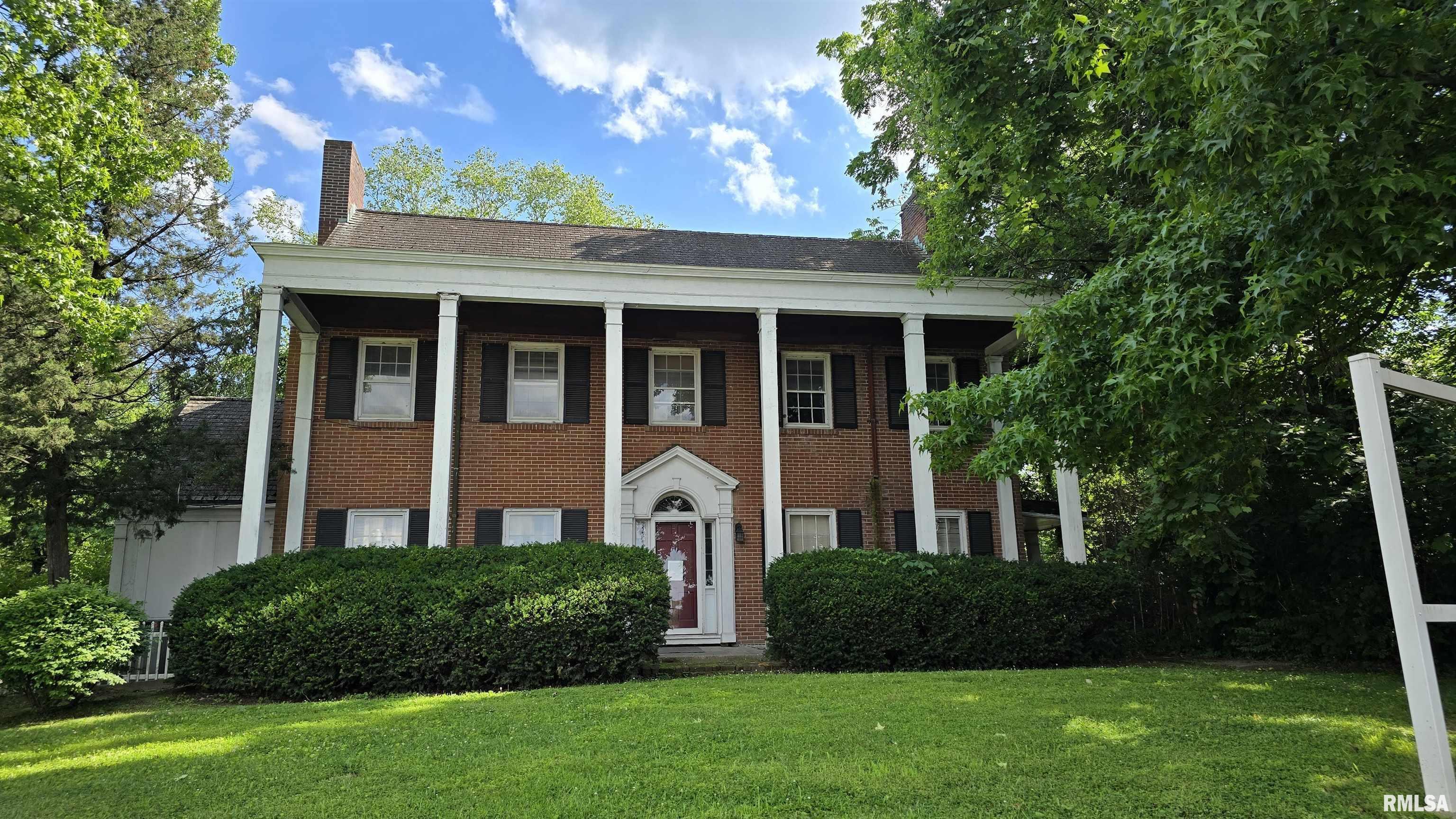 Property Photo: 930 W Walnut Street IL 62901