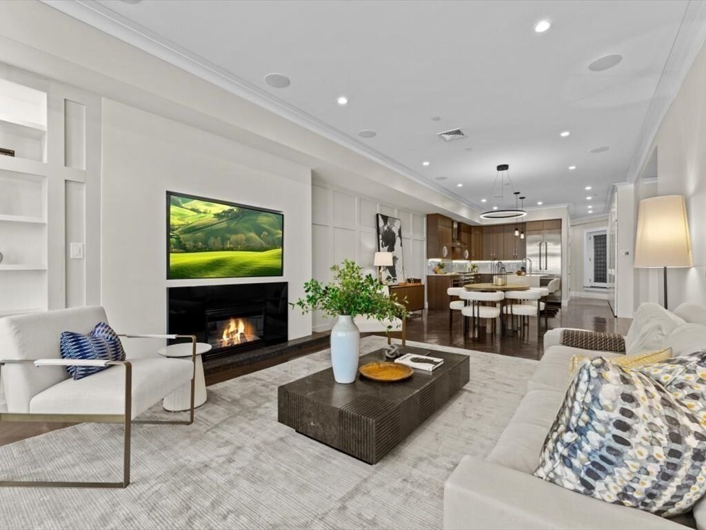 Property Photo: 647 Boylston St 3A MA 02116
