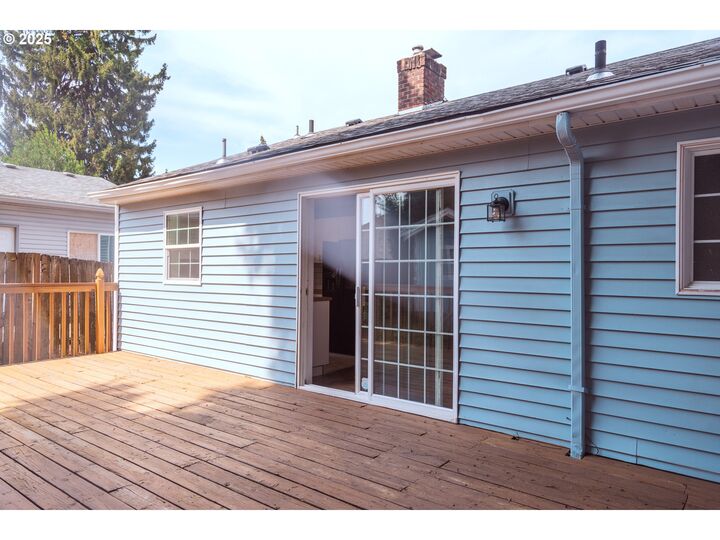 Property Photo: 44 NE Lombard St OR 97211