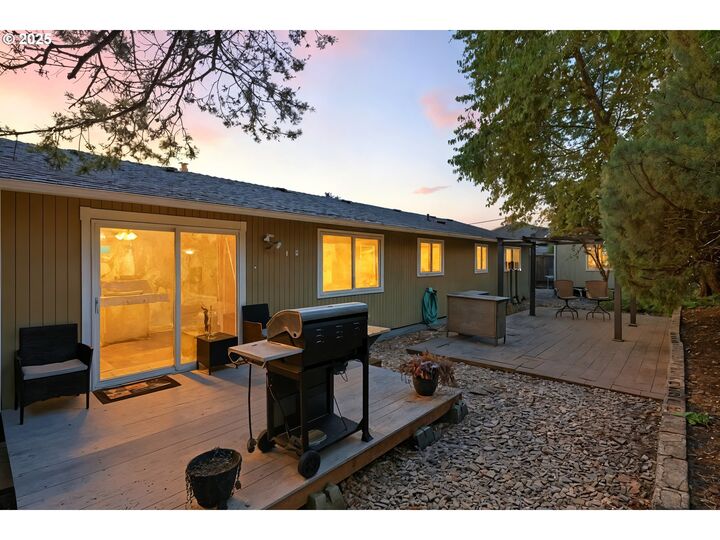 Property Photo: 1481 SW 5th Pl OR 97080