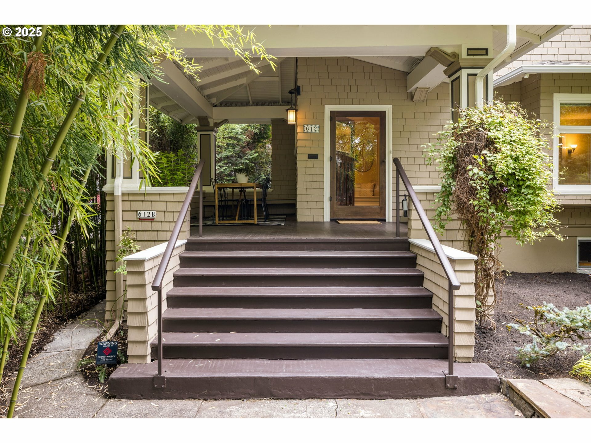 Property Photo: 612 SE 16th Ave OR 97214