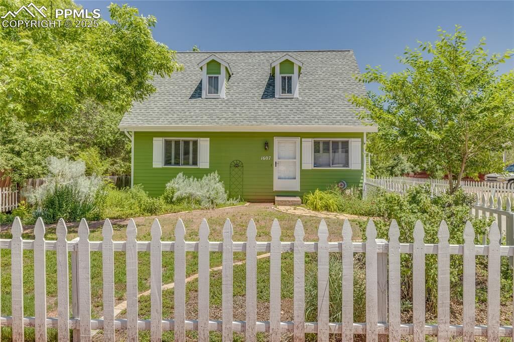 Property Photo:  1607 N Chestnut Street  CO 80907 