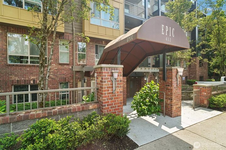 Property Photo:  412  11th Avenue 504  WA 98122 