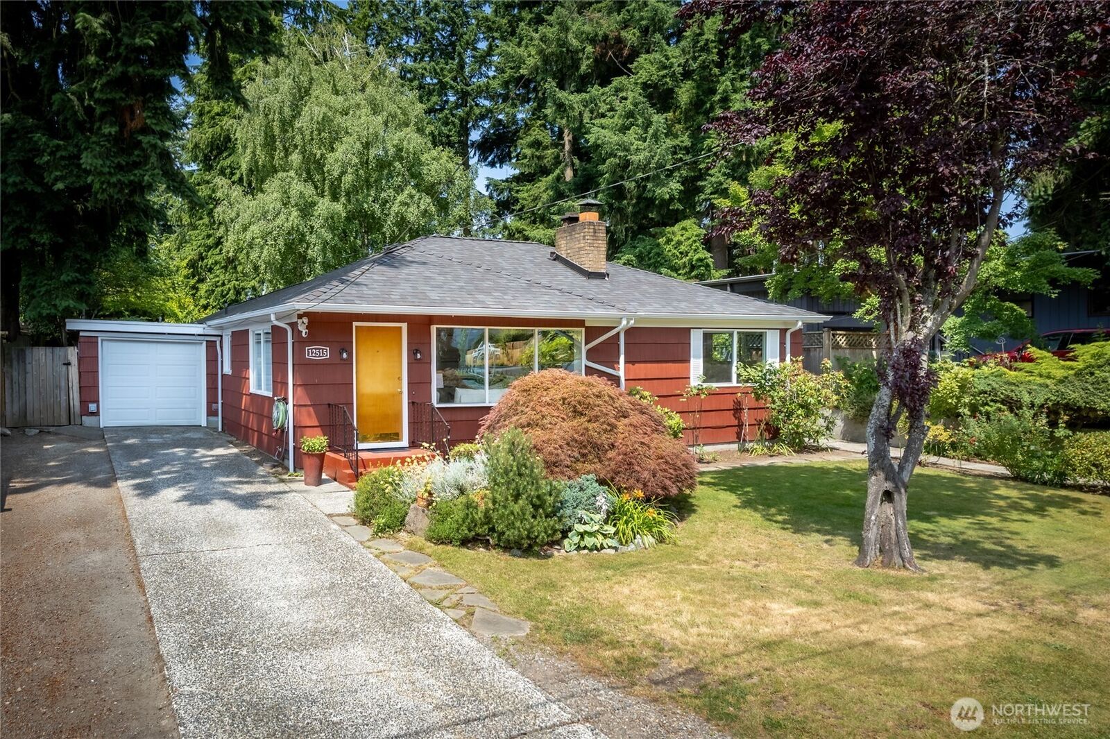 Property Photo: 12515 2nd Avenue NE WA 98125