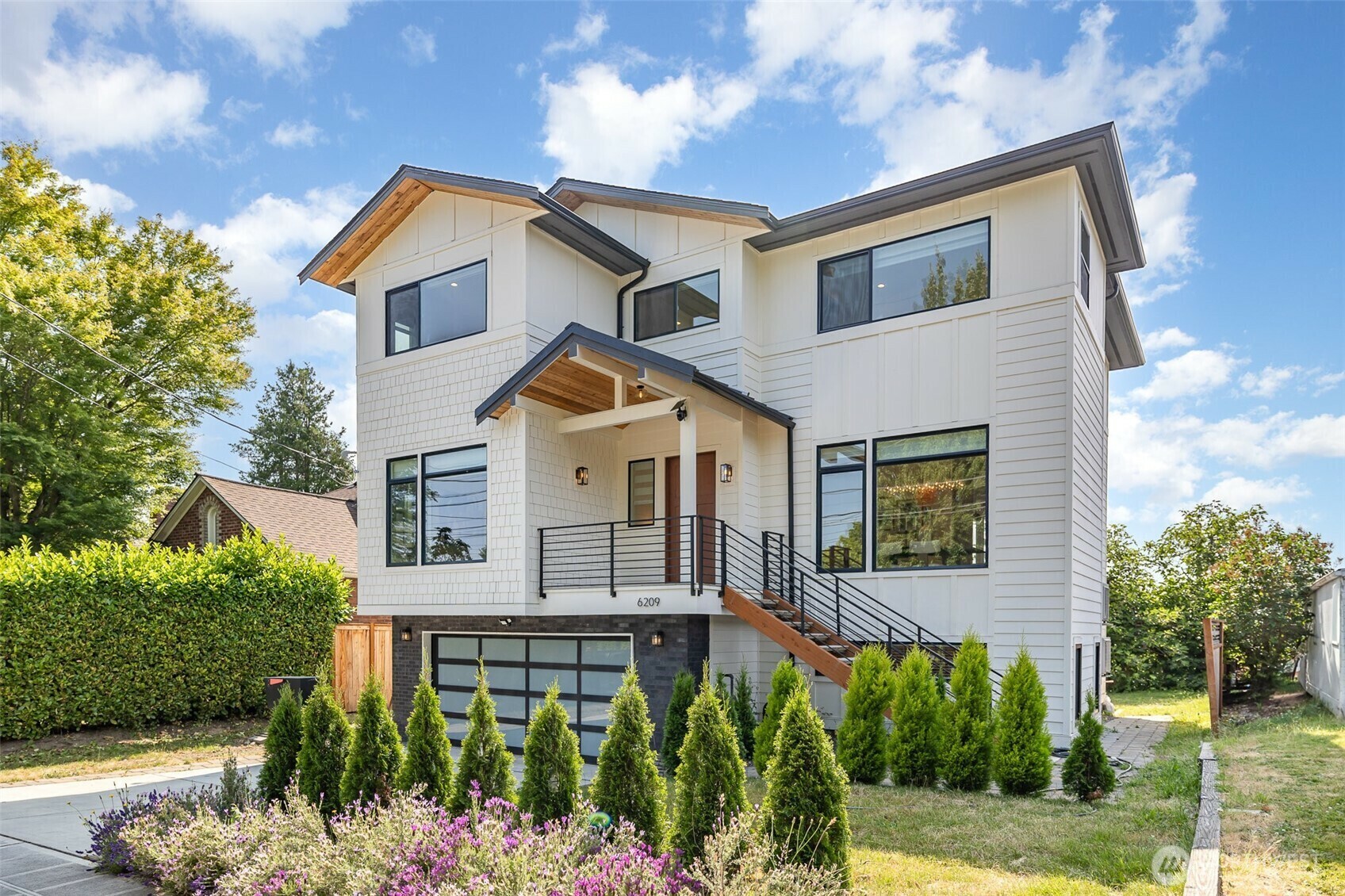 Property Photo: 6209 32nd Avenue NE WA 98115