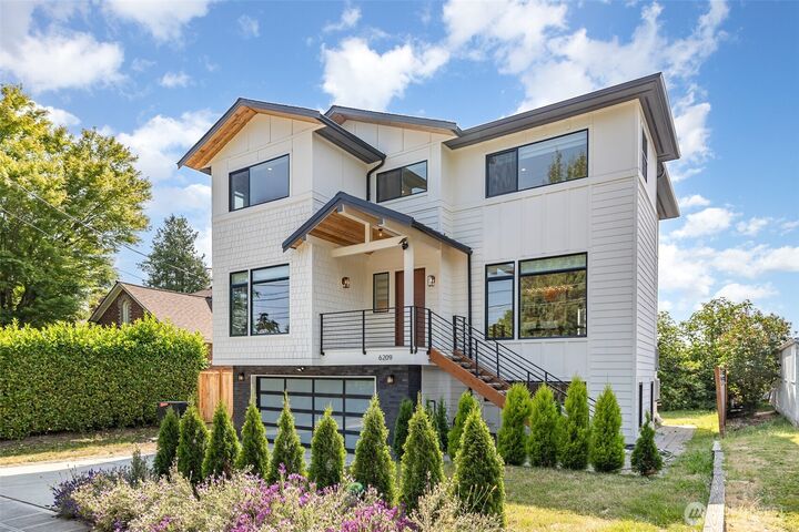 Property Photo: 6209 32nd Avenue NE WA 98115