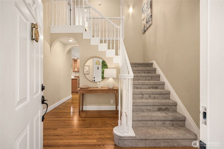 Property Photo: 7089 NE Bay Hill Rd WA 98110