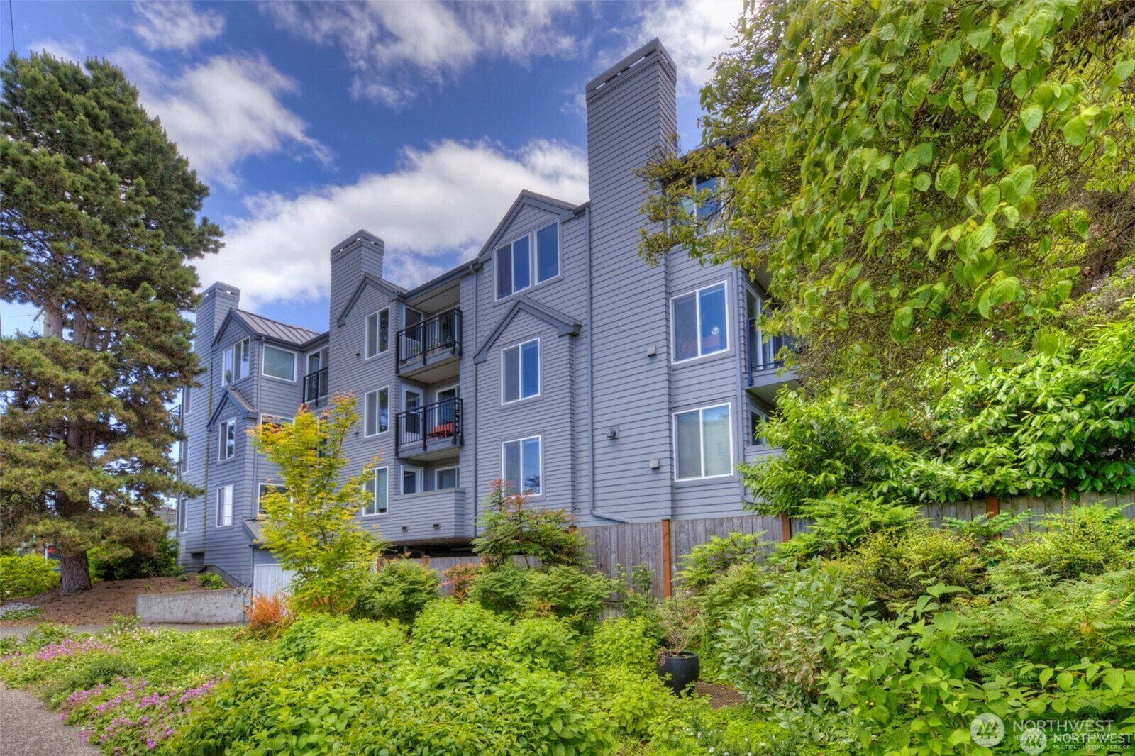 Property Photo: 5901 Phinney Avenue N 103 WA 98103