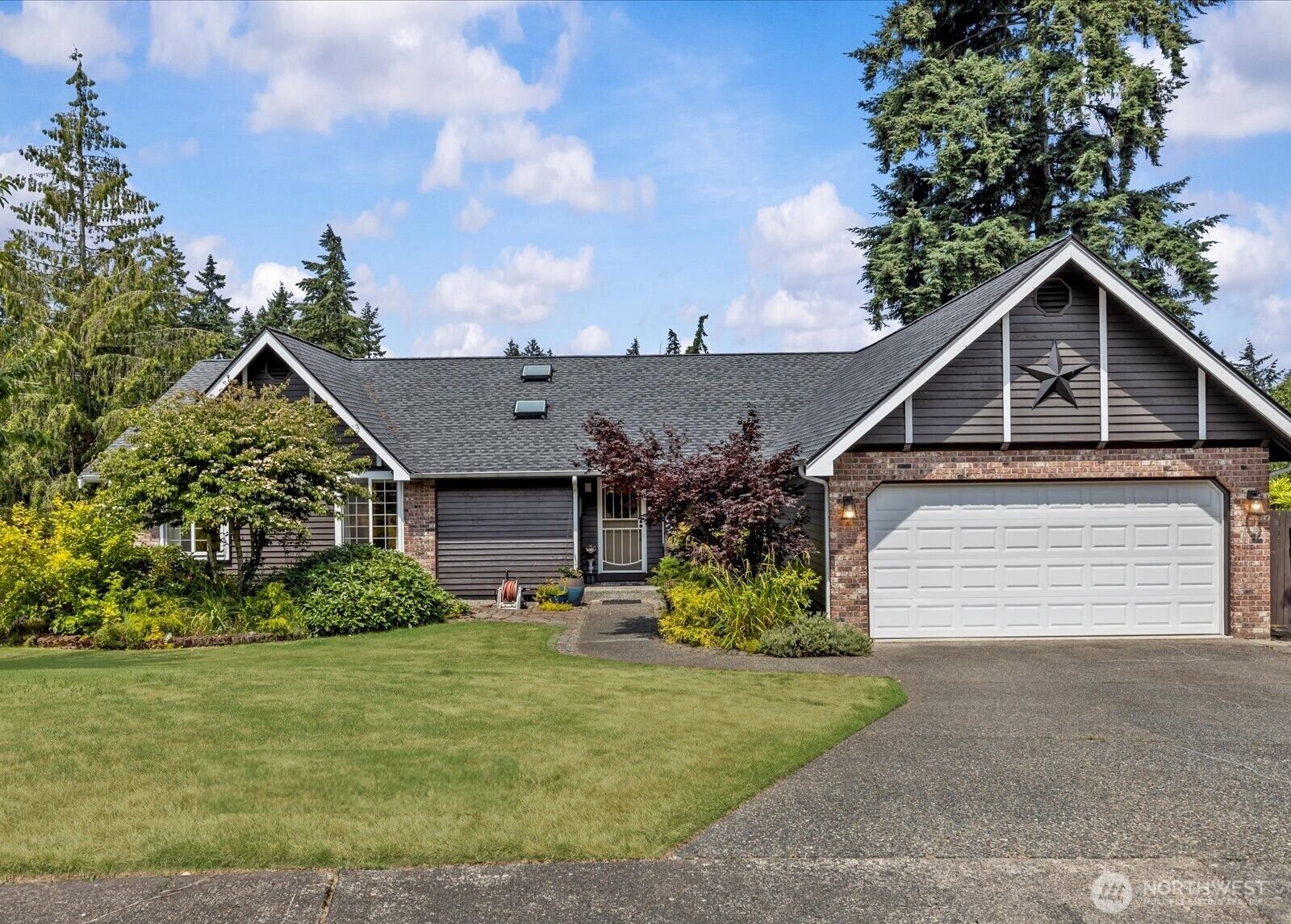 Property Photo:  2902  30th Place SE  WA 98374 