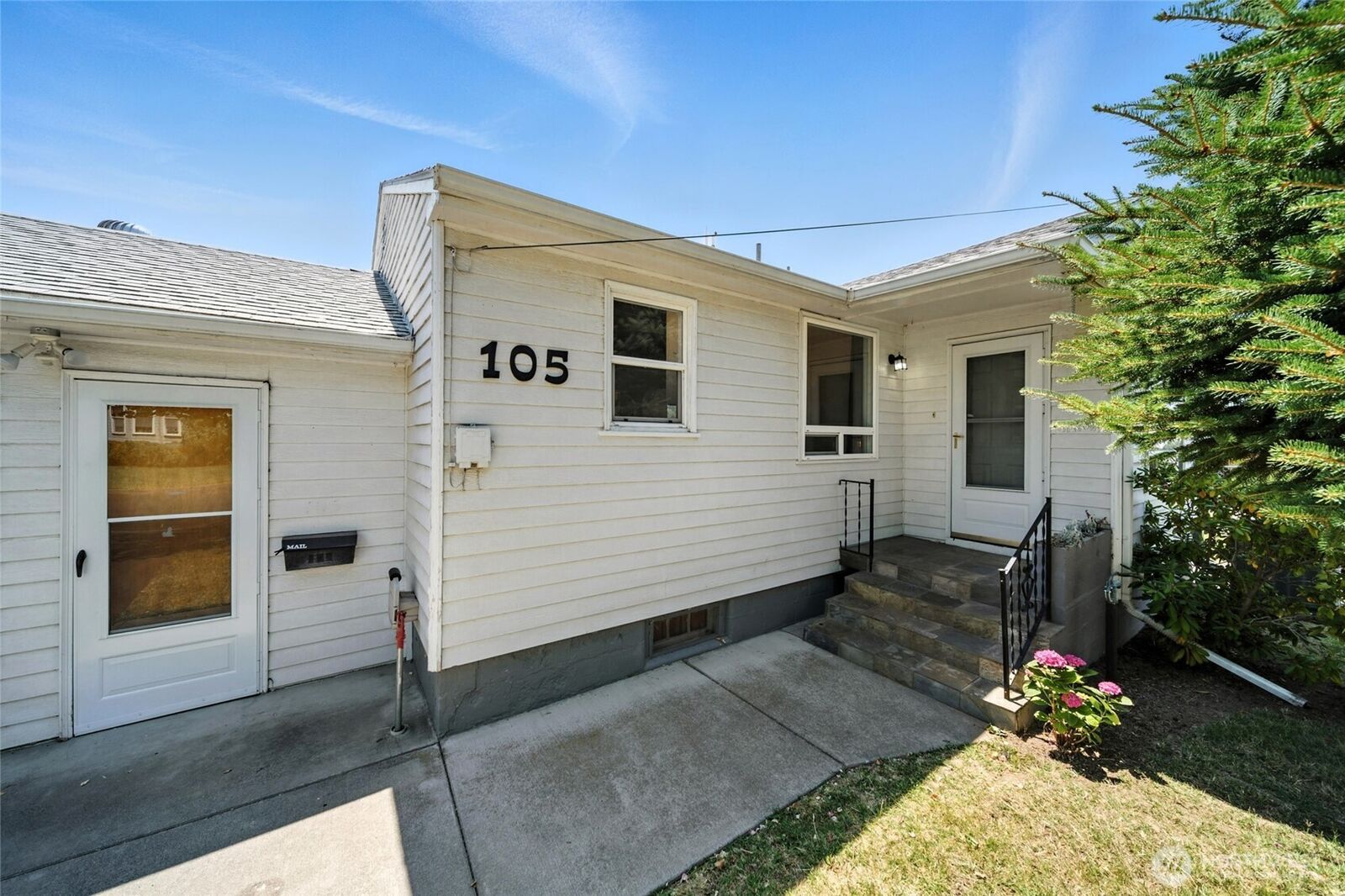 Property Photo:  105 SW 13th Street  WA 99324 