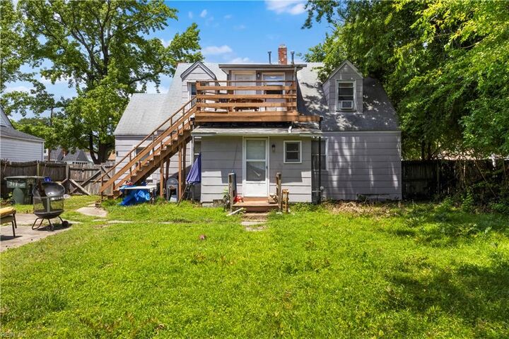 Property Photo: 319 Ashlawn Dr VA 23505