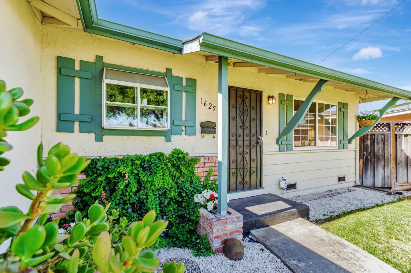 Property Photo: 1625 Mount Herman Drive CA 95127
