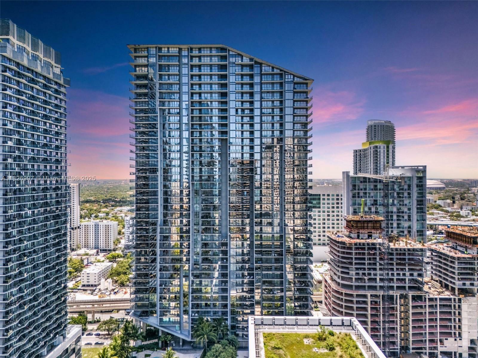 88 SW 7th St 2107  Miami FL 33130 photo