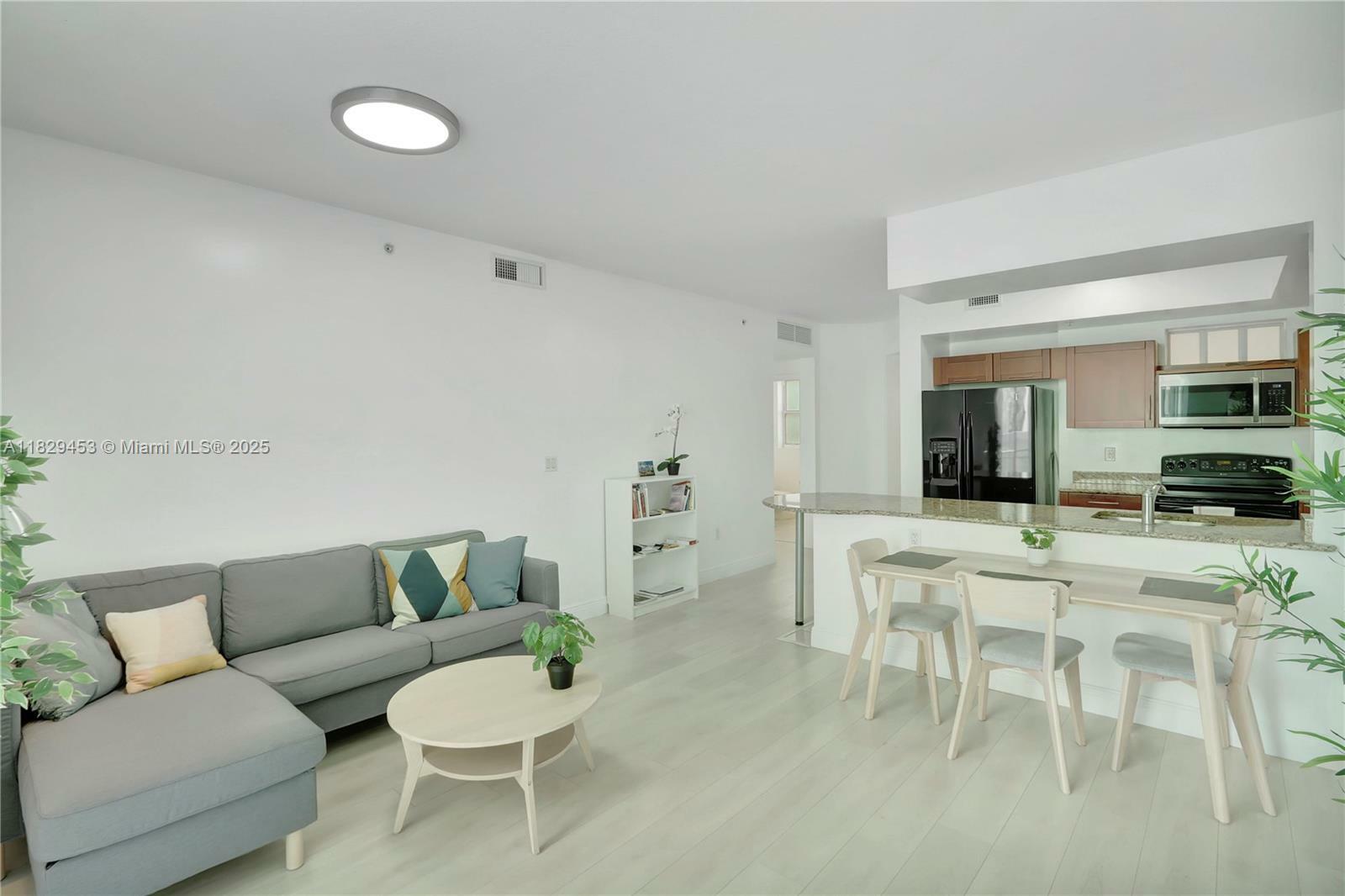 Property Photo: 7275 SW 90th Way G-413 FL 33156
