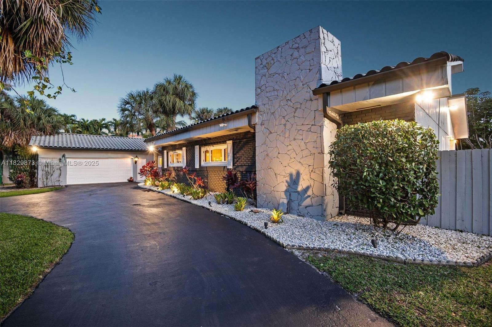 Property Photo: 9520 SW 100th St FL 33176