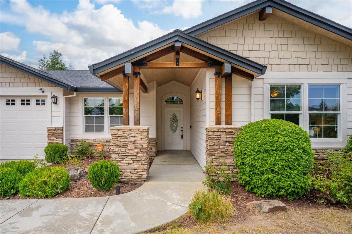 Property Photo: 592 Mill Valley Parkway CA 96003