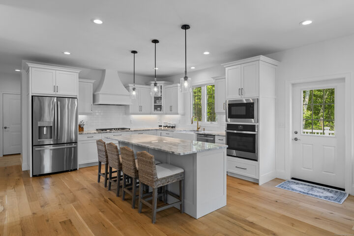 Property Photo:  33 Arbor Crossing  CT 06333 