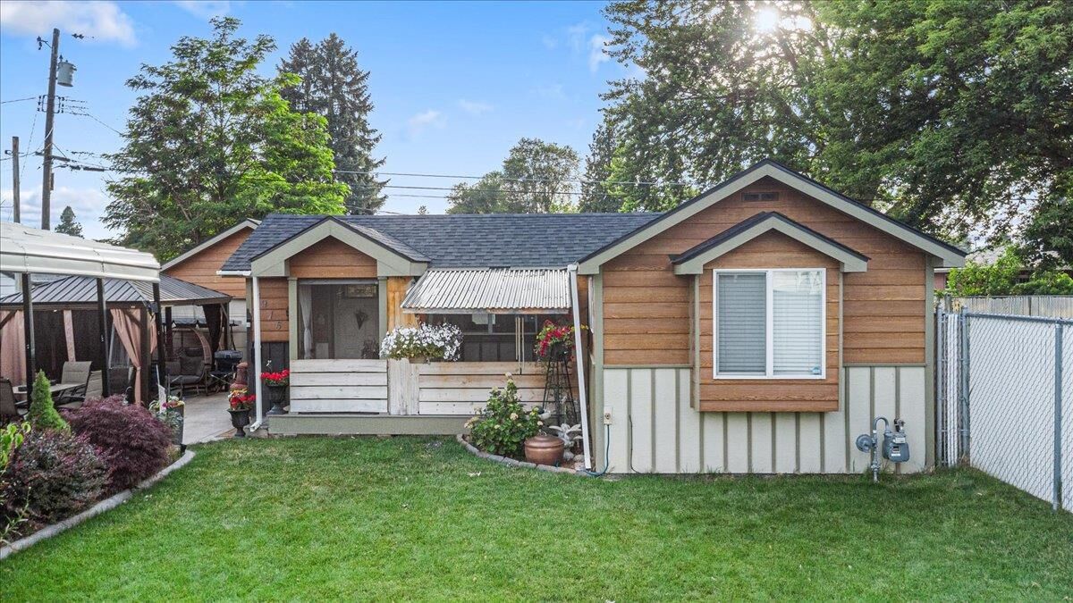 Property Photo:  5915 N Monroe St  WA 99205 